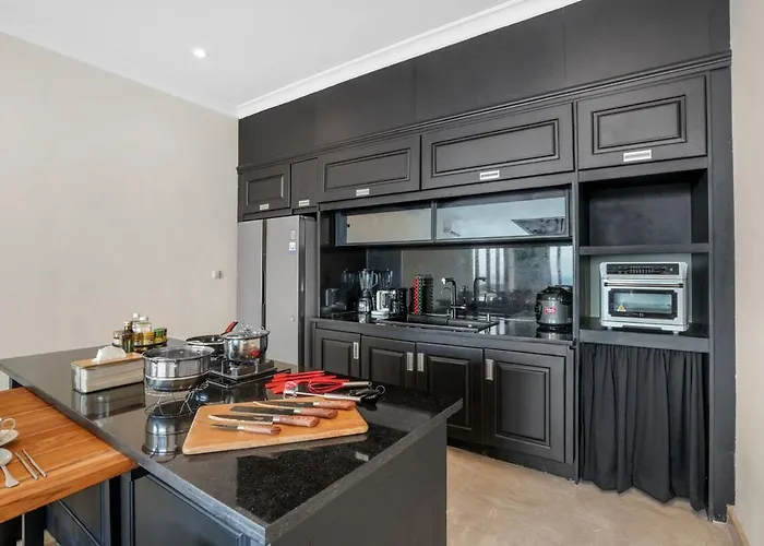 Lux 3br With Ocean Views, Pool & Full Kitchen